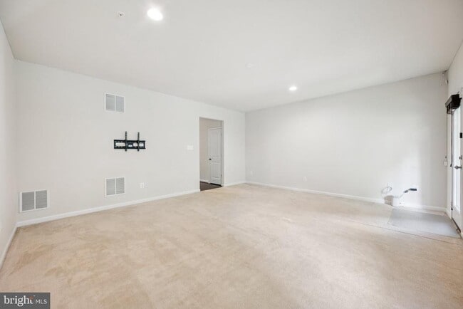 Building Photo - 220 Tanner Ln