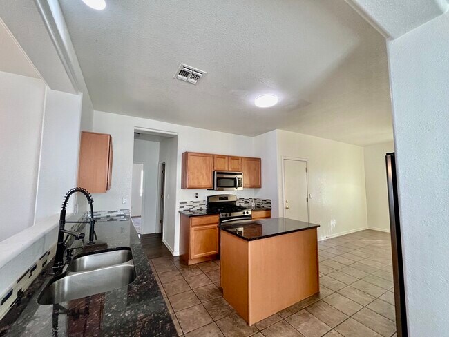 Building Photo - 14559 S Camino Larga Vista