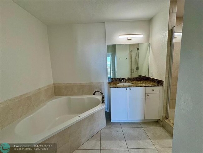Building Photo - 1830 Radius Dr