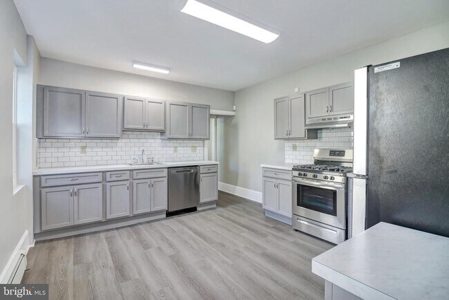 Building Photo - 24 Trent Ave