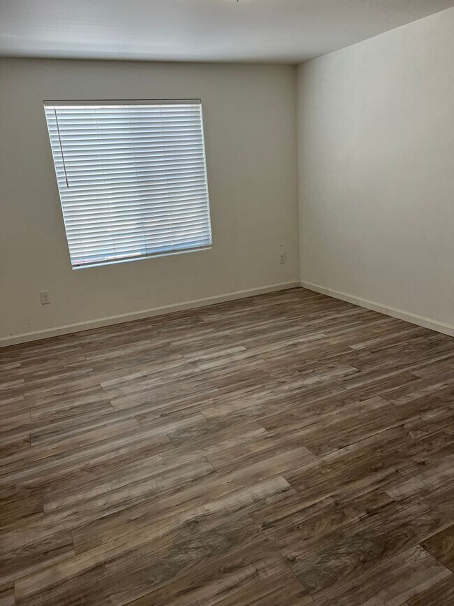 Building Photo - $2395.00 - NEW FLOORING UPSTAIRS - STAINLE...