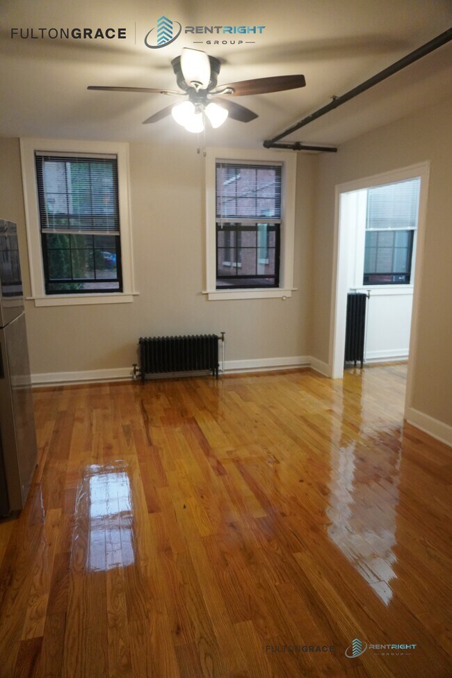 Building Photo - 426 W Briar Pl
