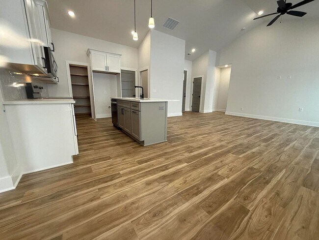 Building Photo - 5538 42nd St