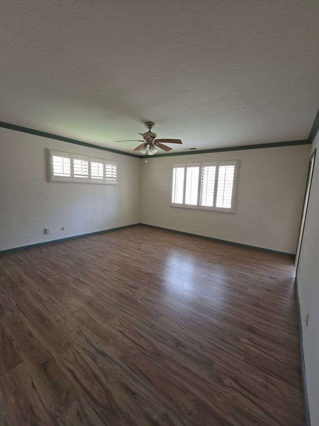 Building Photo - REDUCED!!!