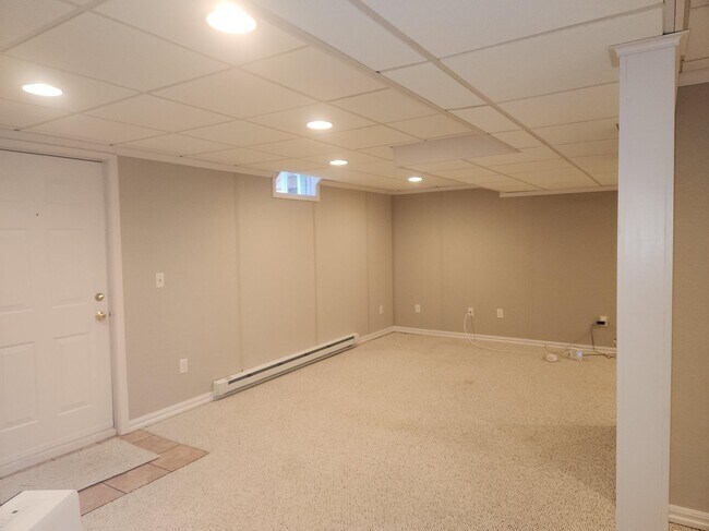 Building Photo - 2 Canter Ct