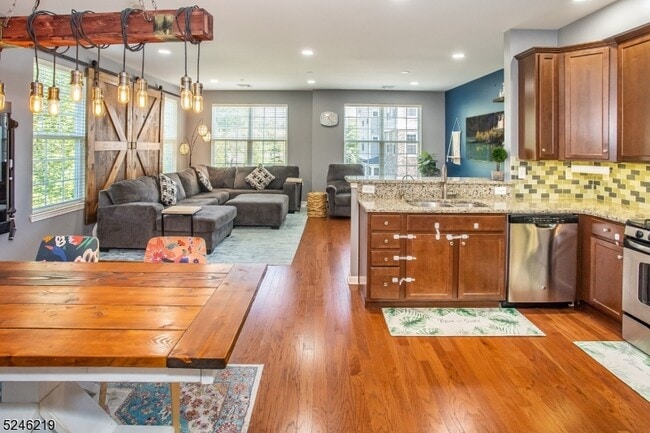 Building Photo - 616 Lopez Ln