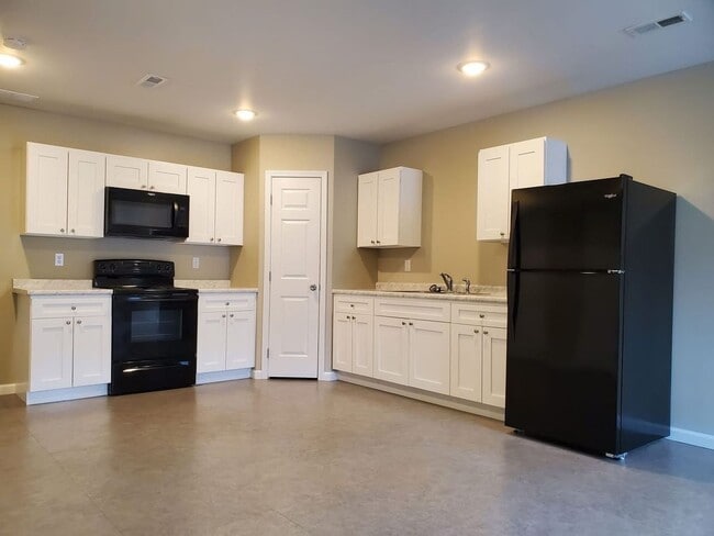 Building Photo - 213 Cane Creek Ln