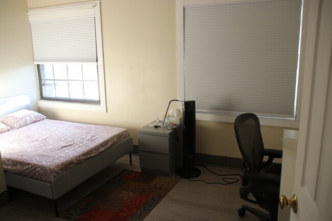 Building Photo - 21 Linden St