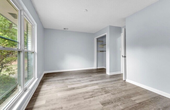 Building Photo - 3962 Fairfield Dr