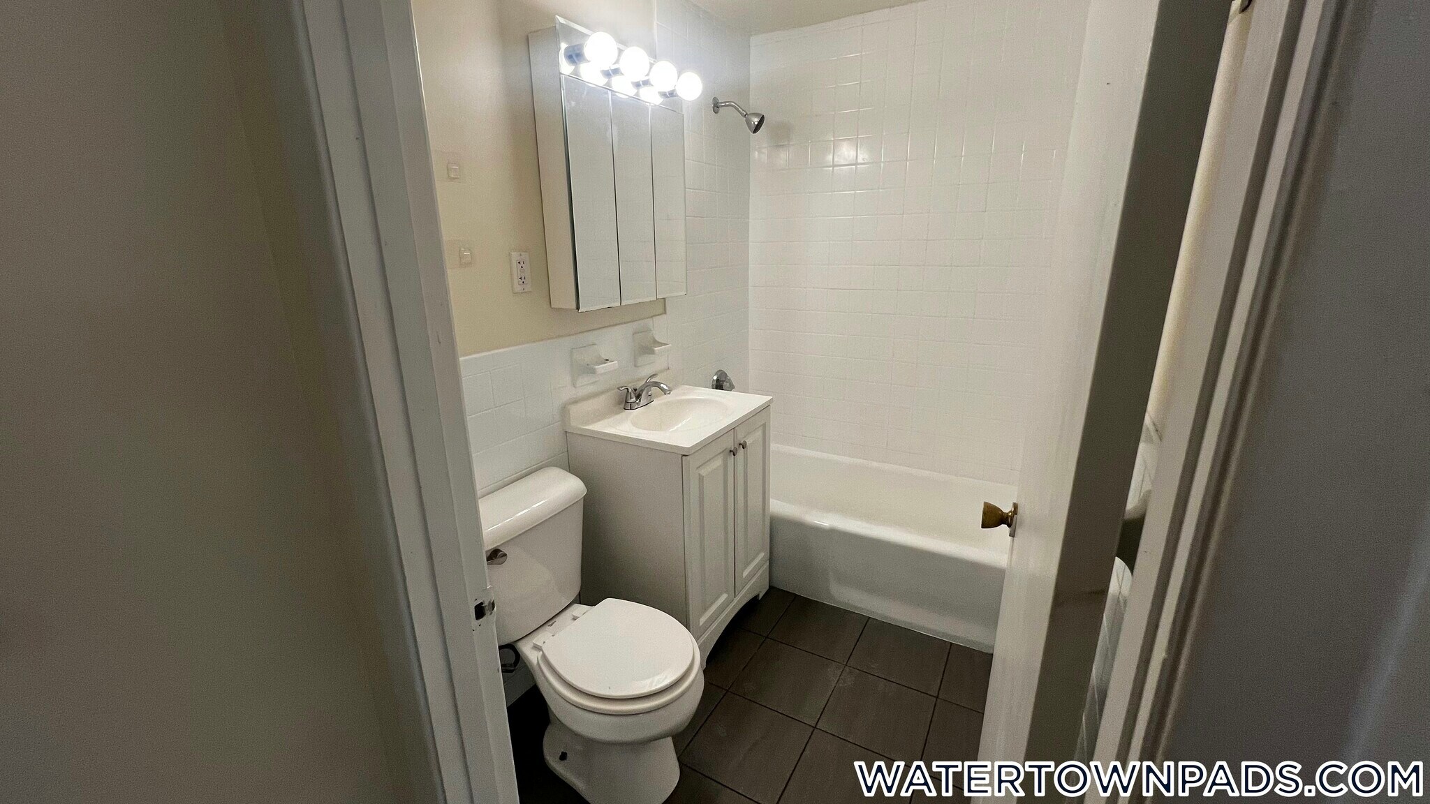 Building Photo - 245 Main St