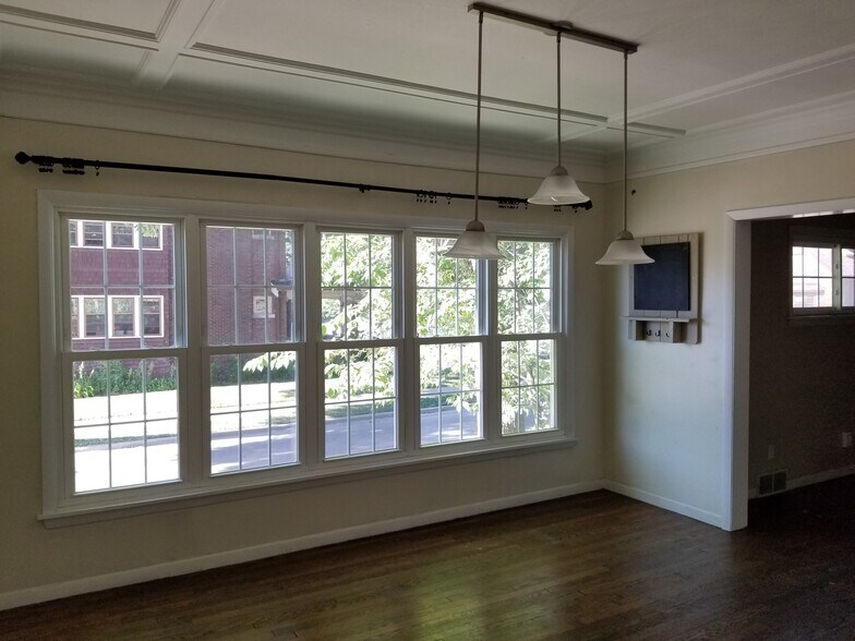 Dining Room - 3285 N Cramer St