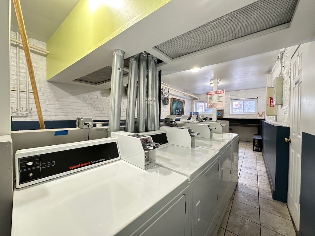 Building Photo - 5668 N Ridge Ave