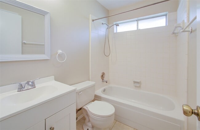 Building Photo - 11810 Stone Bridge Dr