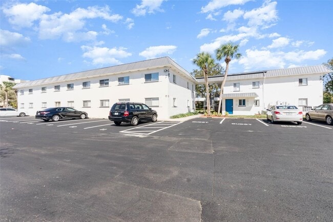 Building Photo - 2000 15th Ct NW