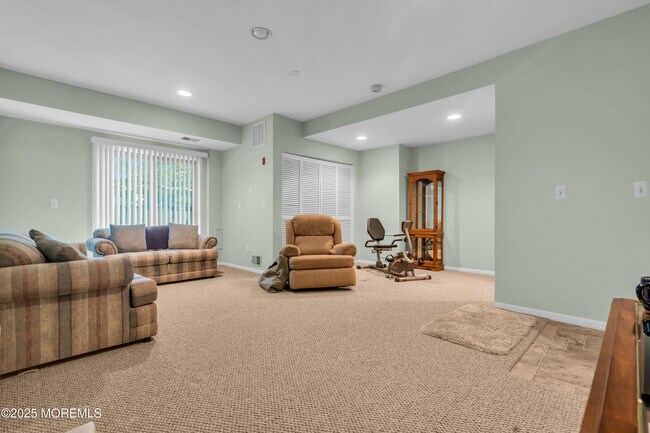 Building Photo - 4 Black Pine Ln