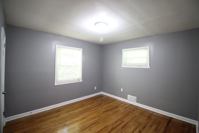 Building Photo - 3 Bedroom Home near Belvedere Park!