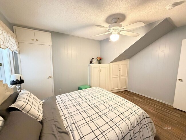 Building Photo - 54159 S Circle Dr