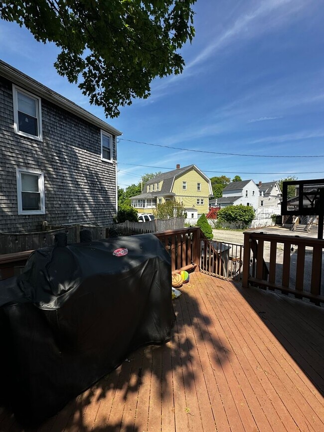 Building Photo - Charming 3 Bed, 3 Bath Home with Finished ...