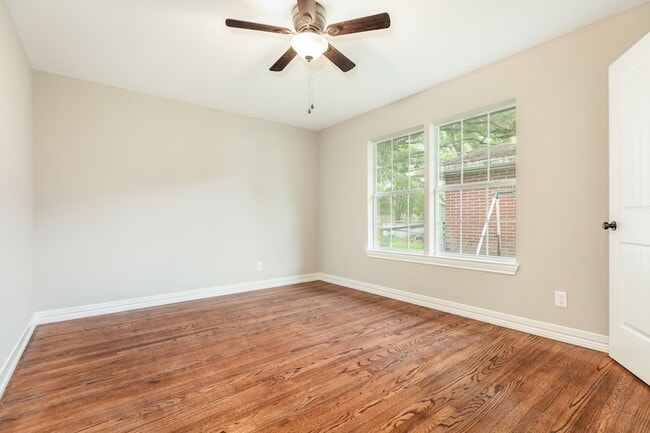 Building Photo - 1211 Kirsten St