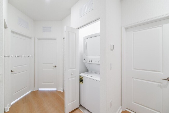 Building Photo - 640 NE 207th St