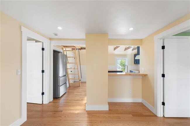 Building Photo - 32 Richmond St