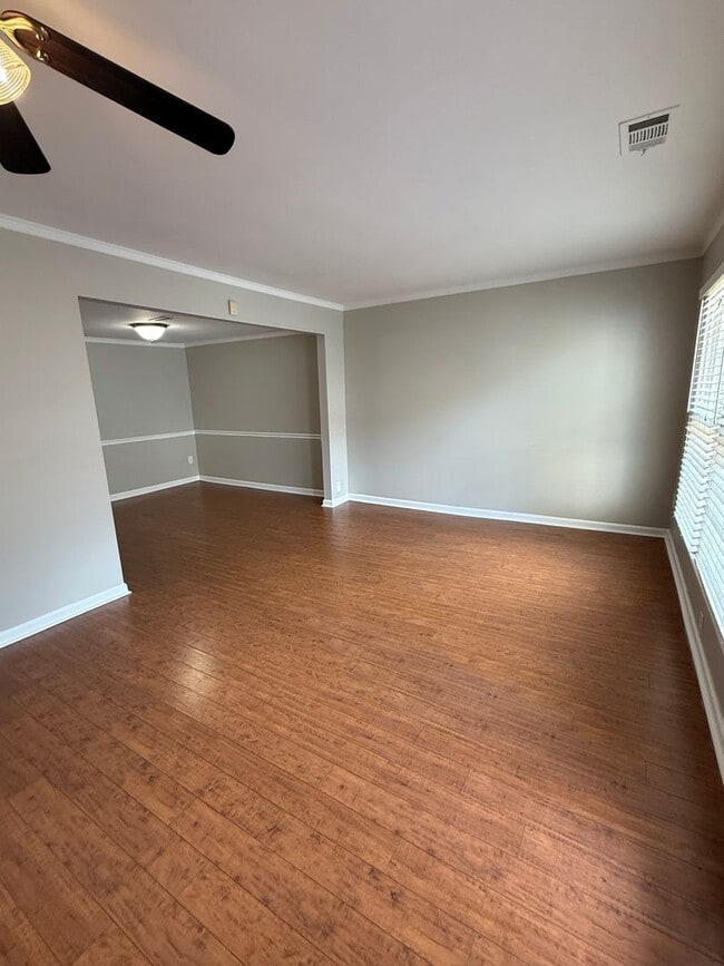Building Photo - Beautifully updated 3-bedroom townhome in the heart of South Charlotte.