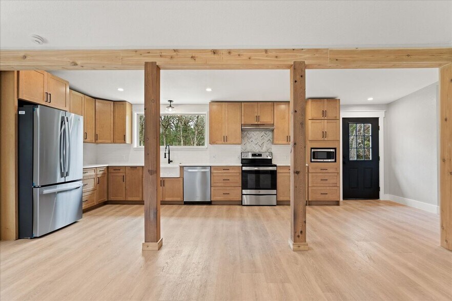 Building Photo - 533 Pine Canyon Dr