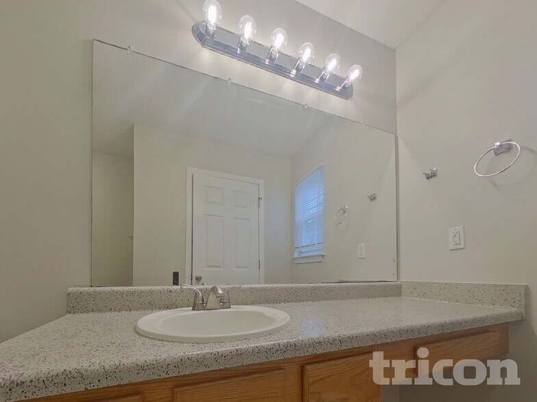 Building Photo - 45 Cedars Glen Way