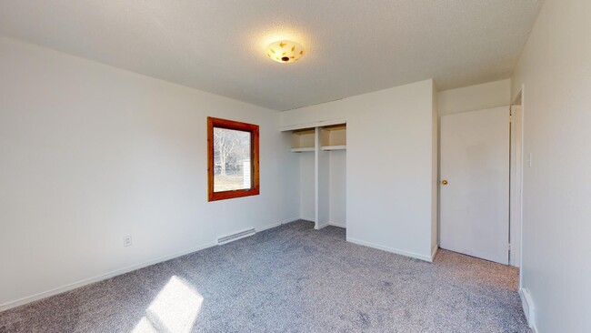 Building Photo - AVAILABLE AUGUST 1st! Newly Remodeled 3 Be...