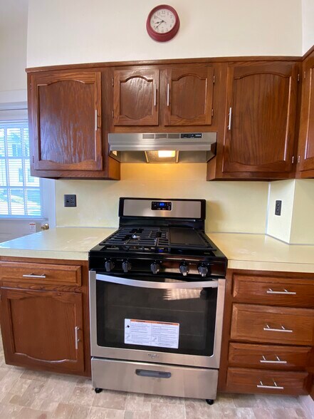 Building Photo - 625 Bloom St