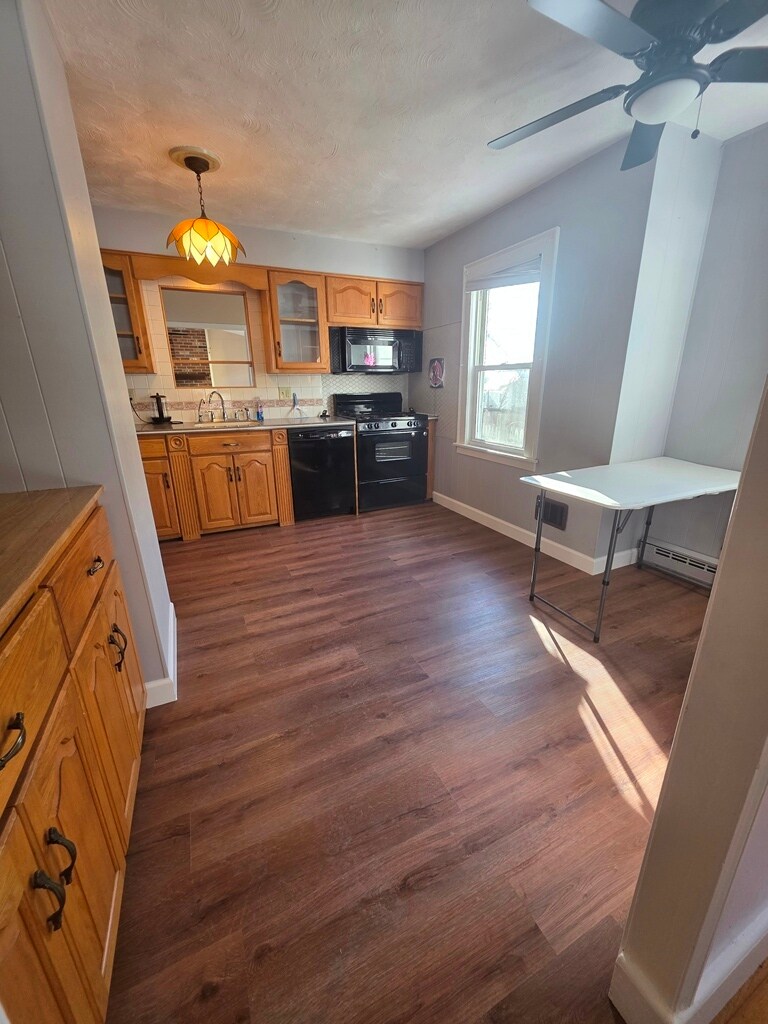 Building Photo - 19 Lakeview Ave