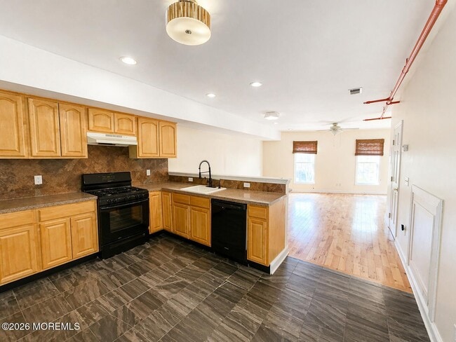 Building Photo - 616 Mattison Ave