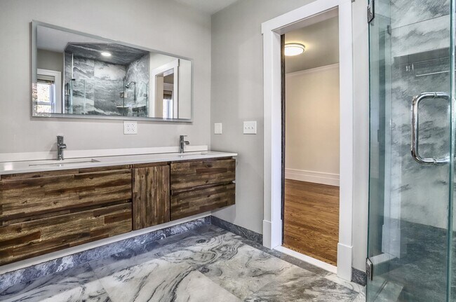 Building Photo - 40 Grant St