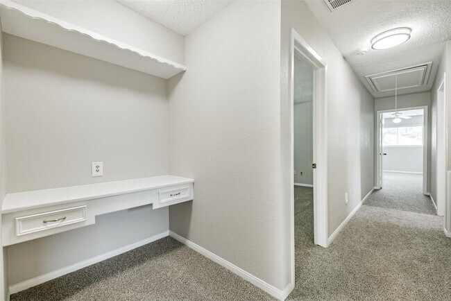 Building Photo - 28902 Twisted Oak Dr