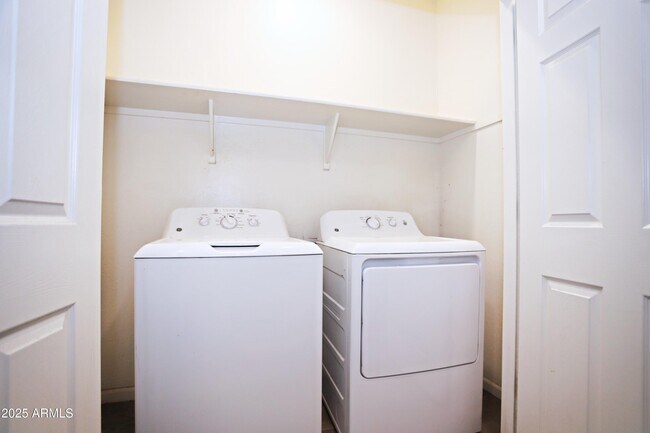 Building Photo - 1709 Grenadine Rd