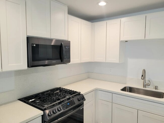 Building Photo - 7332 Poppy Blvd