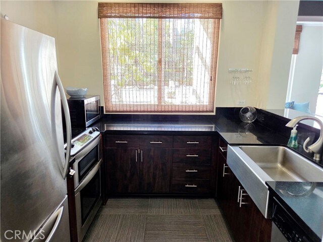 Building Photo - 2233 Martin