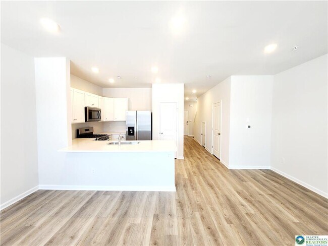 Building Photo - 1104 Martin Rd