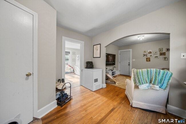 Building Photo - 383 Davis St