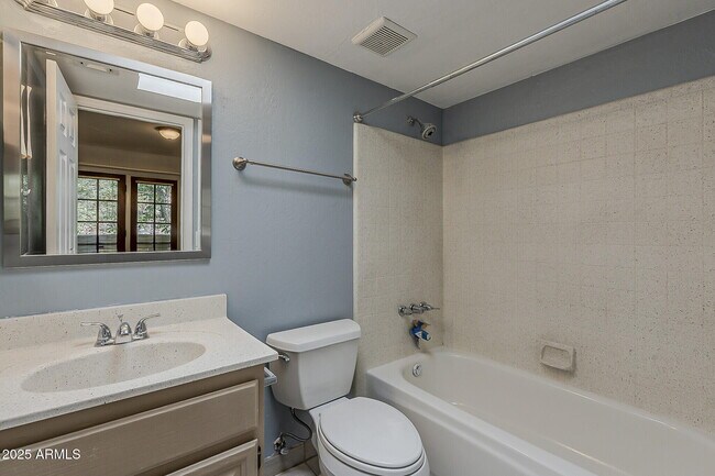 Building Photo - 1028 S Ash Ave