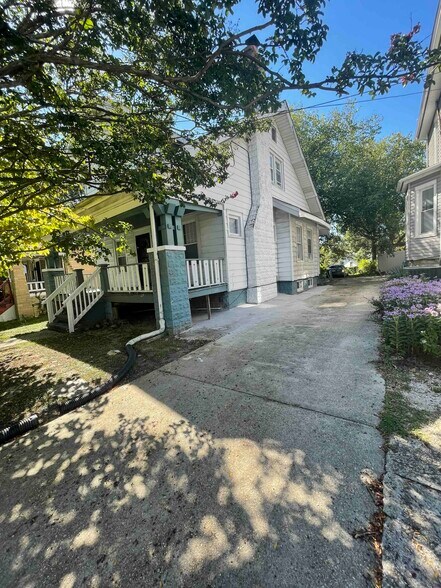 Building Photo - 3006 South Dakota Ave NE