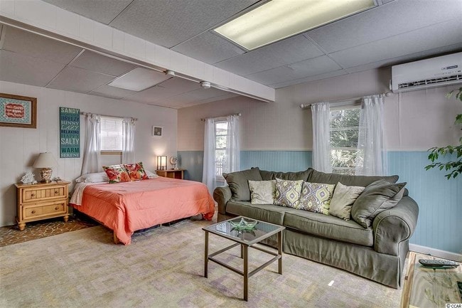 Building Photo - 502 16th Ave S