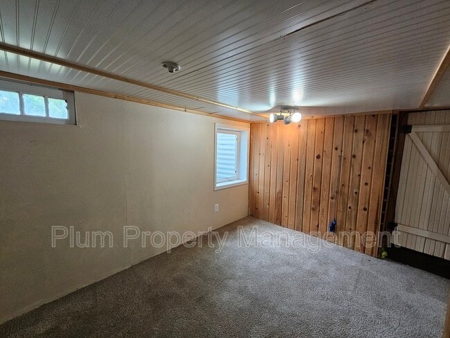 Building Photo - 1405 River Rd