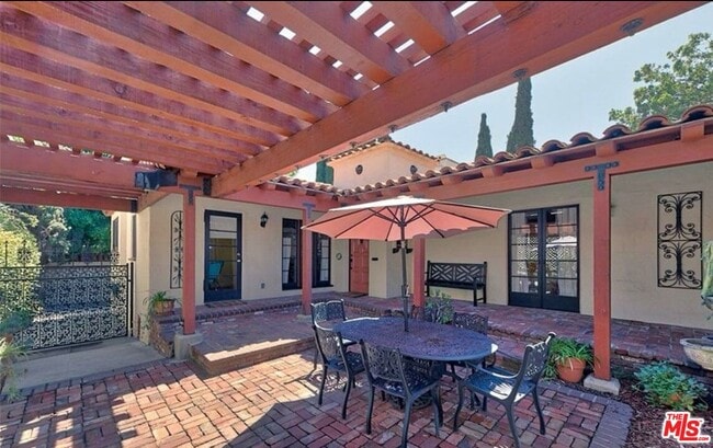 Building Photo - 1522 Pandora Ave