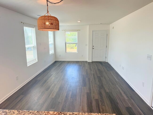 Building Photo - 106 White Rapids Way