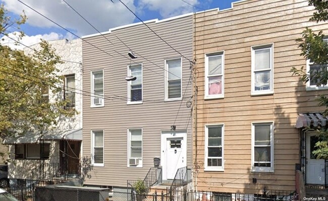 Building Photo - 331 Milford St