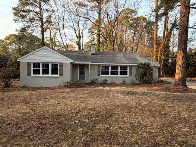 Building Photo - 536 Cavalier Dr