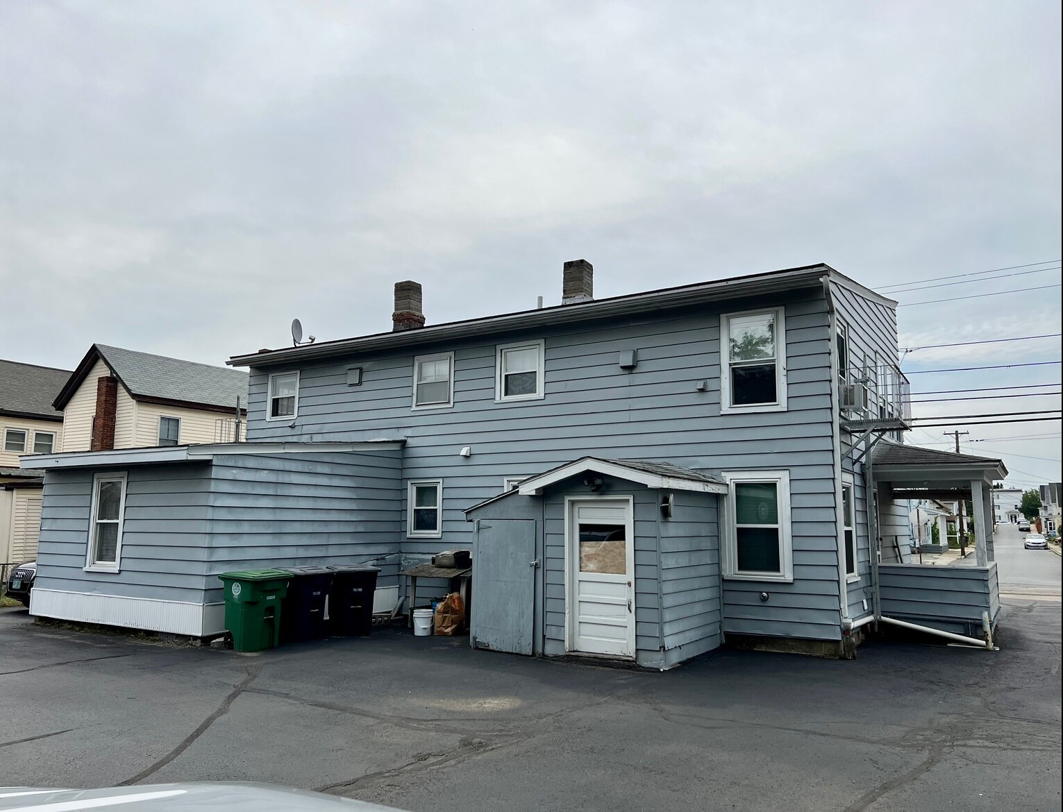 Building Photo - 109 W Hollis St