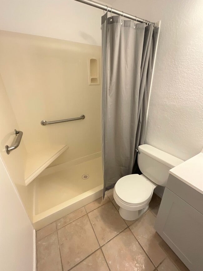 Building Photo - Foothills Location - 3 Bedroom 2 bath on cul-de-sac with Sparkling pool