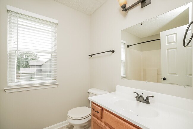 Building Photo - 1059 Cedar Creek Village Rd